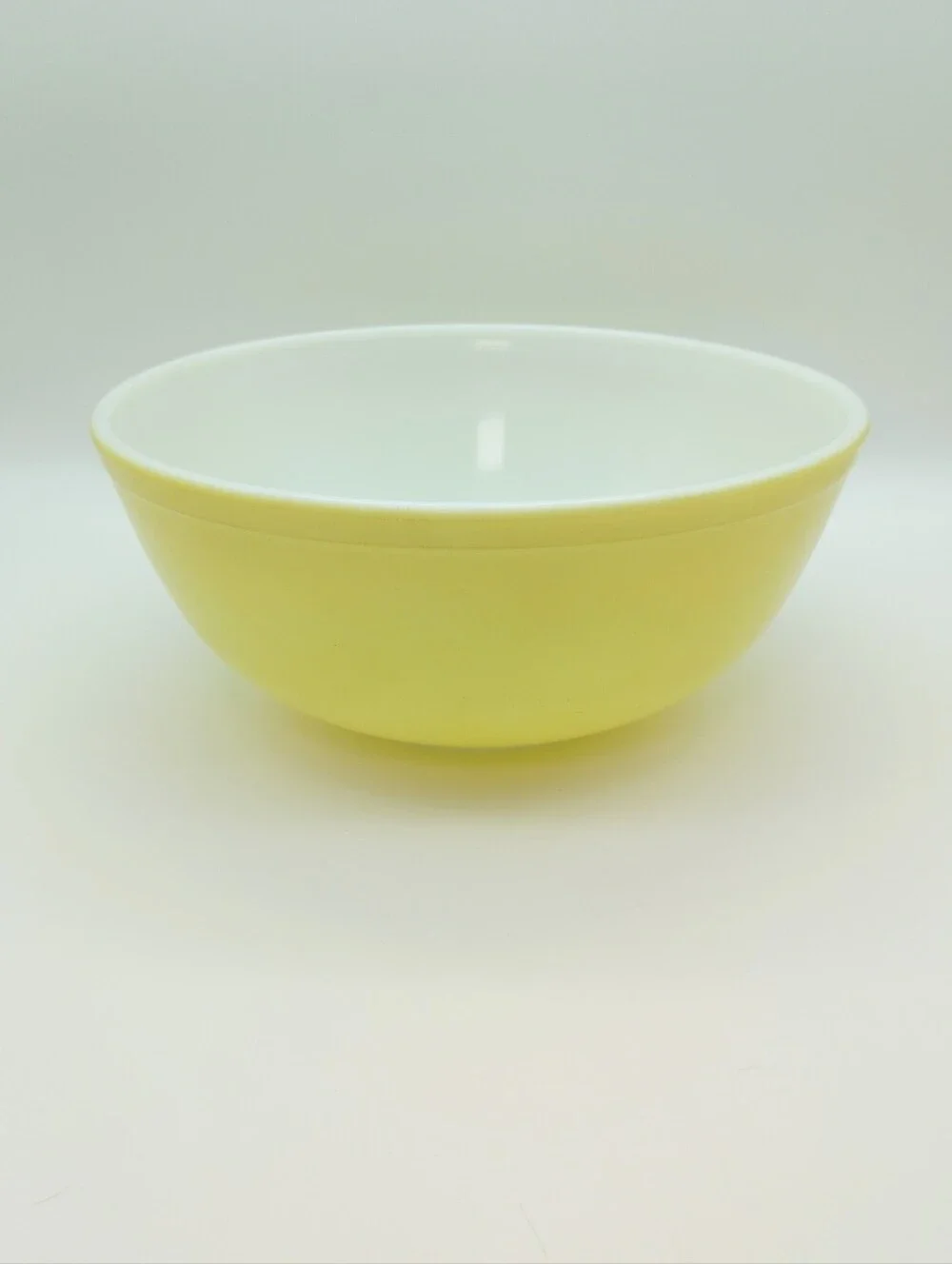 Pyrex 4-quart yellow mixing bowl